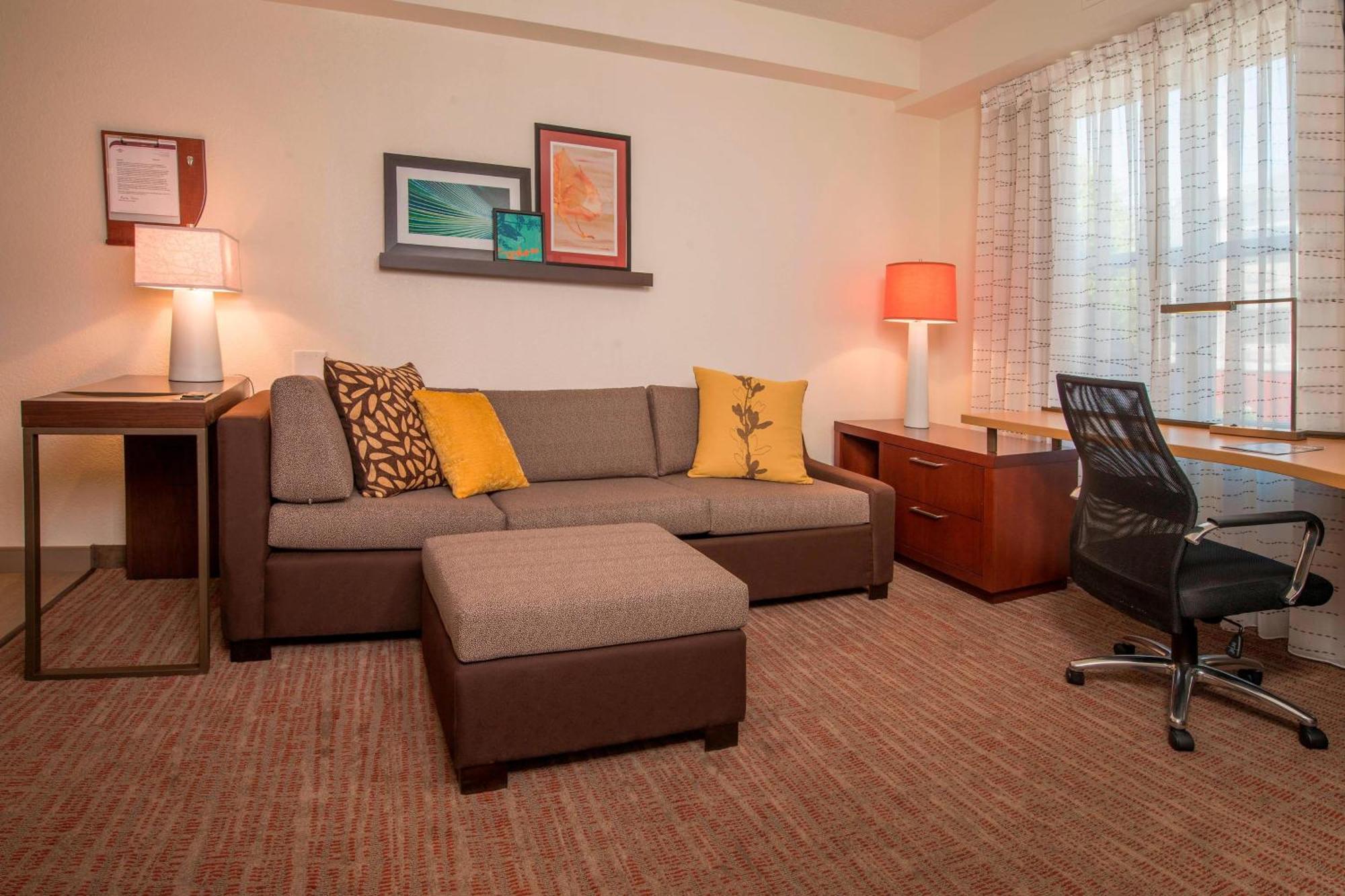 Residence Inn Frederick Esterno foto
