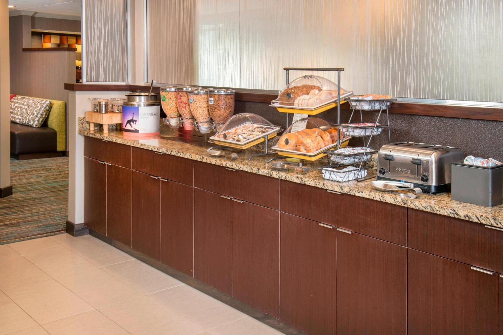 Residence Inn Frederick Esterno foto
