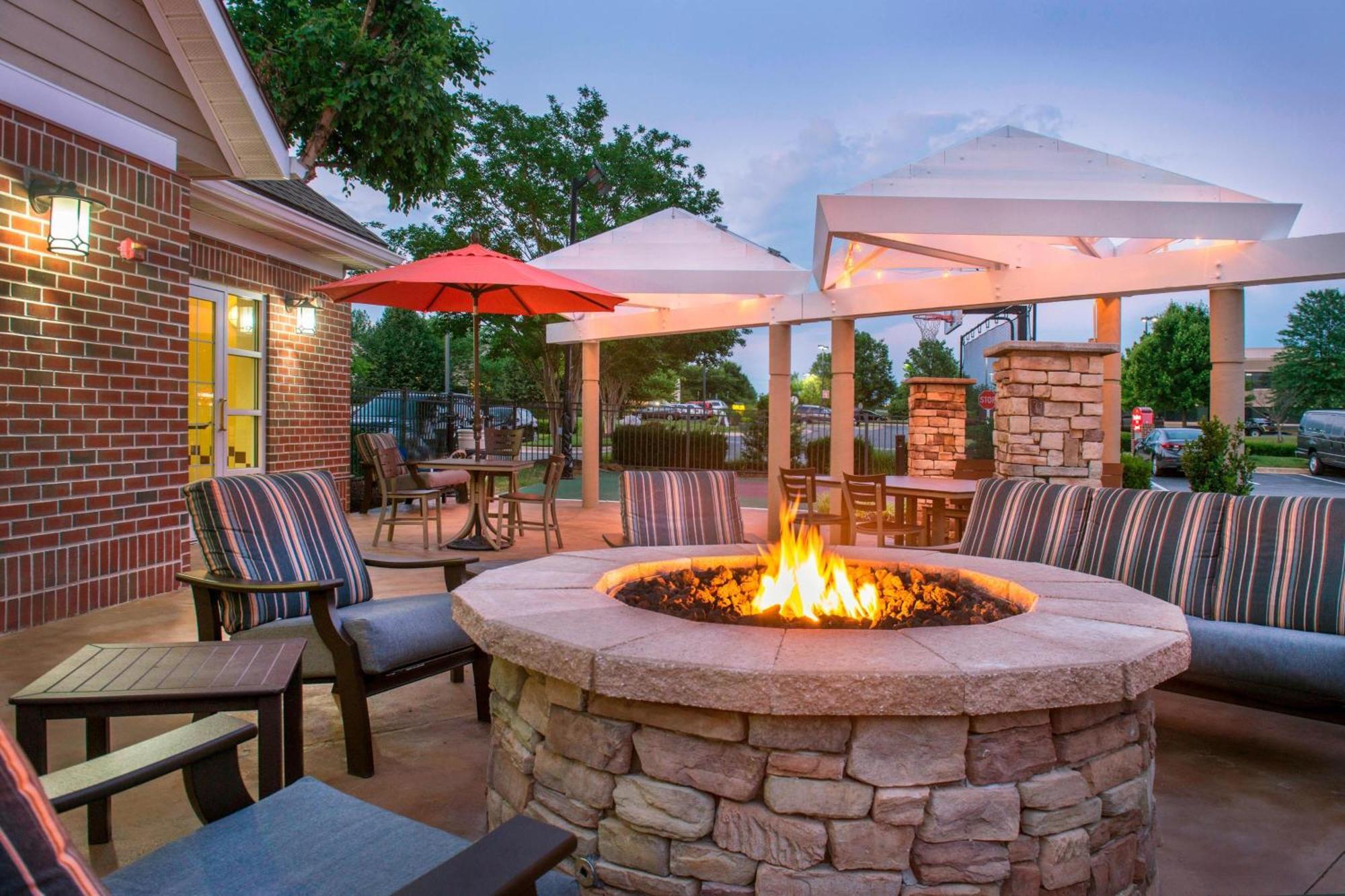 Residence Inn Frederick Esterno foto